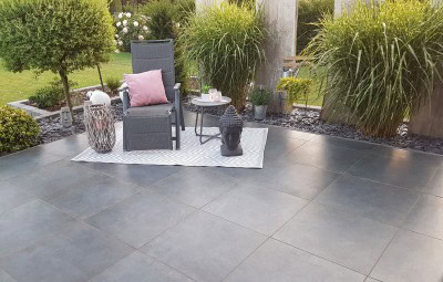 Dunkle Terrasse